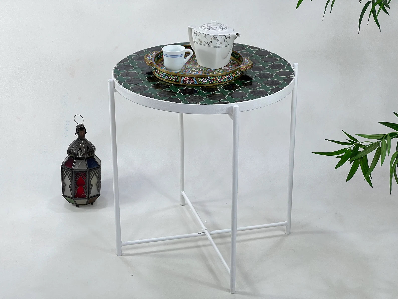 Mosaic Coffe Table, Black and Green Tiles TABLE, Handmade Mosaic Table, Patio Round Artistic Coffee Table, Unique Geomtric Green End Garden Table