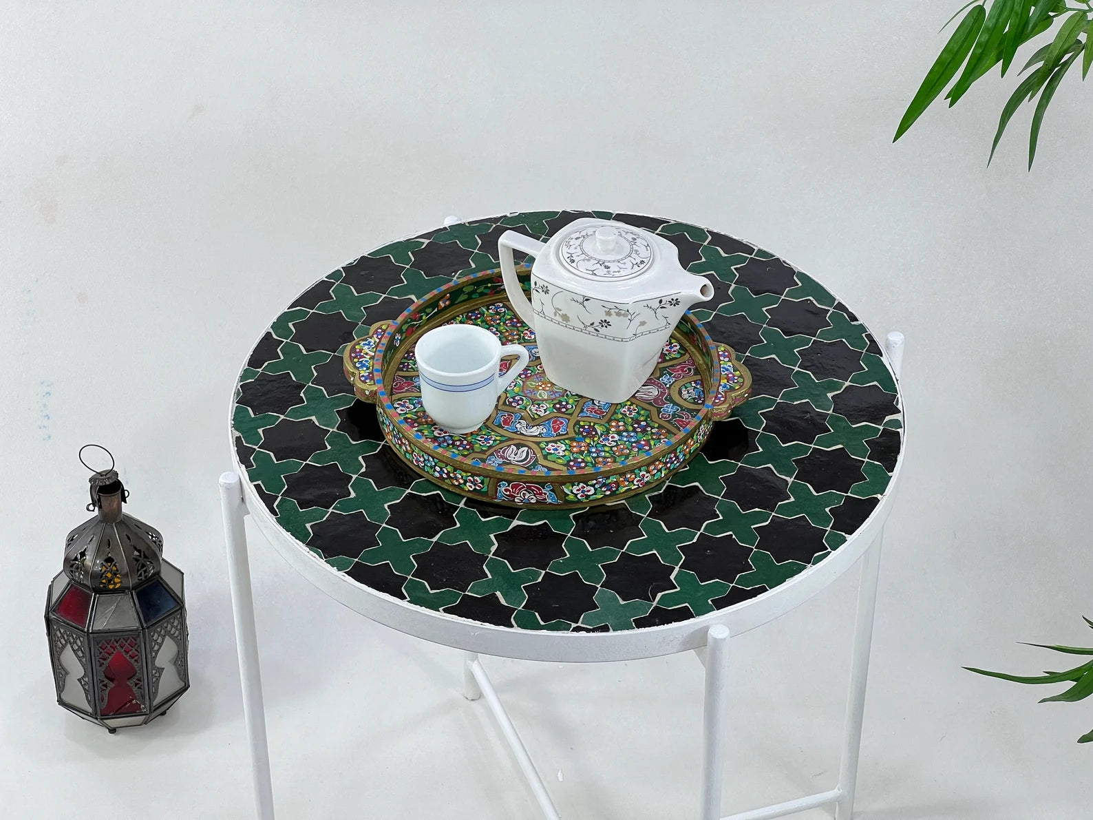 Mosaic Coffe Table, Black and Green Tiles TABLE, Handmade Mosaic Table, Patio Round Artistic Coffee Table, Unique Geomtric Green End Garden Table