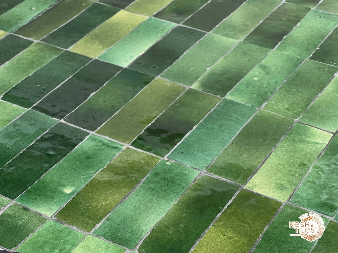 Tamegroute - Handmade Moroccan Mosaic Table: Round Green Zellige Patio Furniture