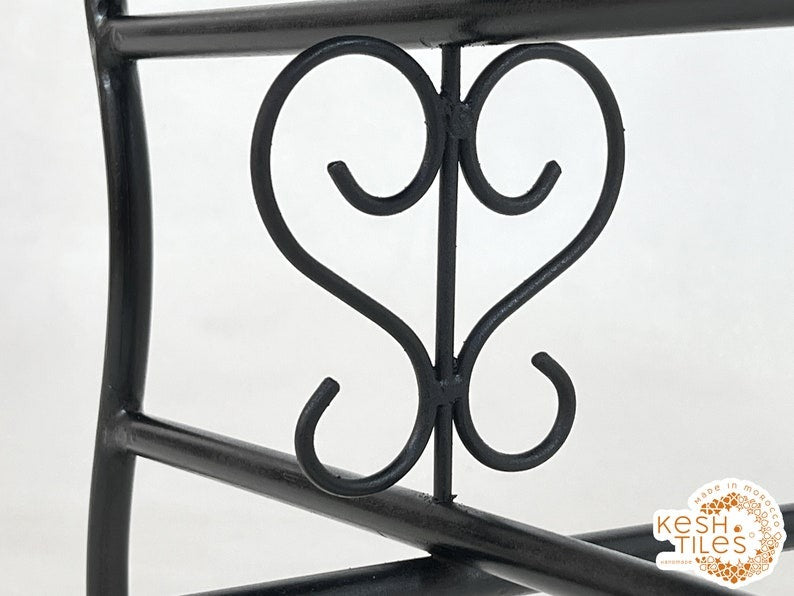 Amayas - Black and White Mosaic Dining Table, Round Moroccan Zellige Table