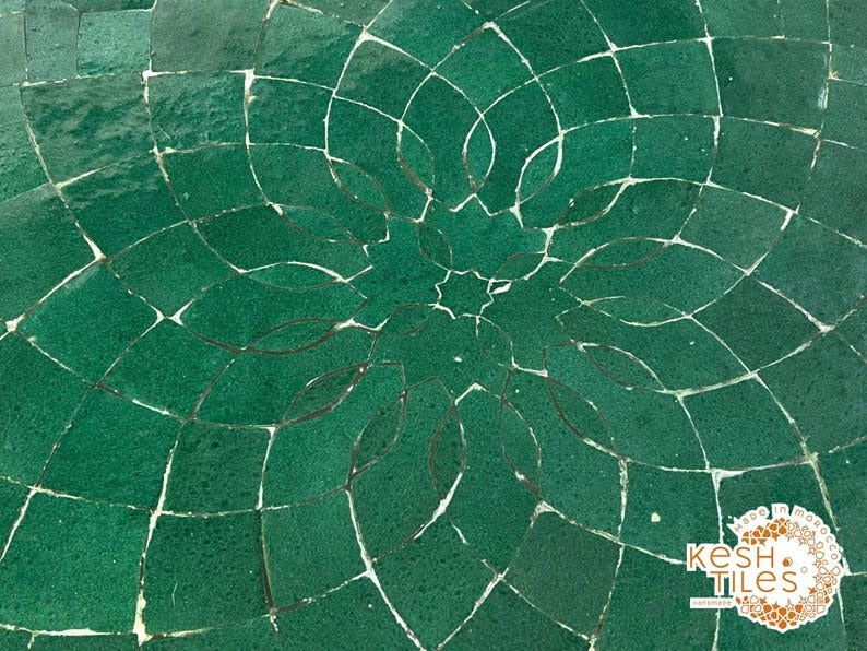 Drâa - Round Green Mosaic Table, Handmade Moroccan Flower Design Table