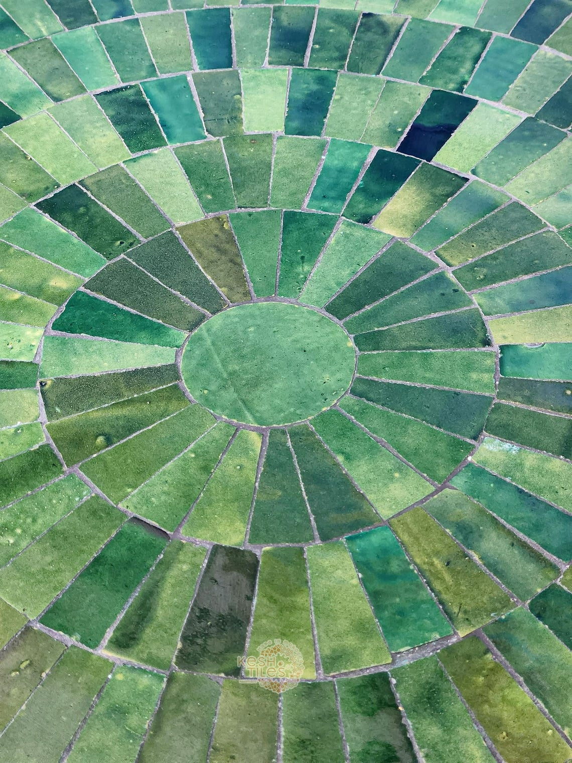 Amud - Green Mosaic Table, Round Handmade Moroccan Zellige Patio Table